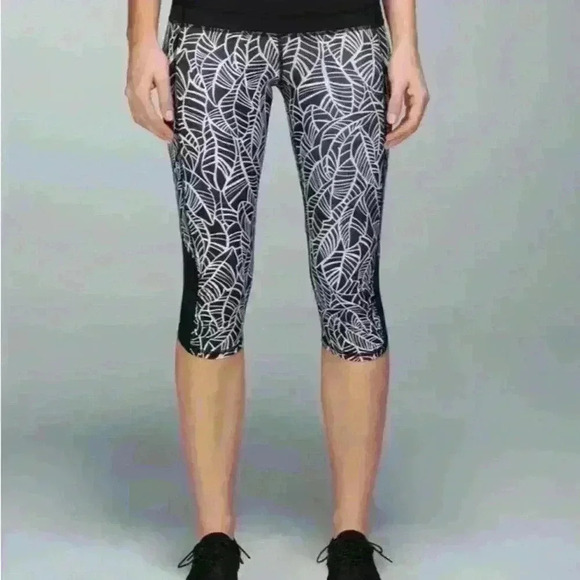 Lululemon Run A Marathon Crop II
Pretty Palm Black Angel Wing / Black - Picture 3 of 7